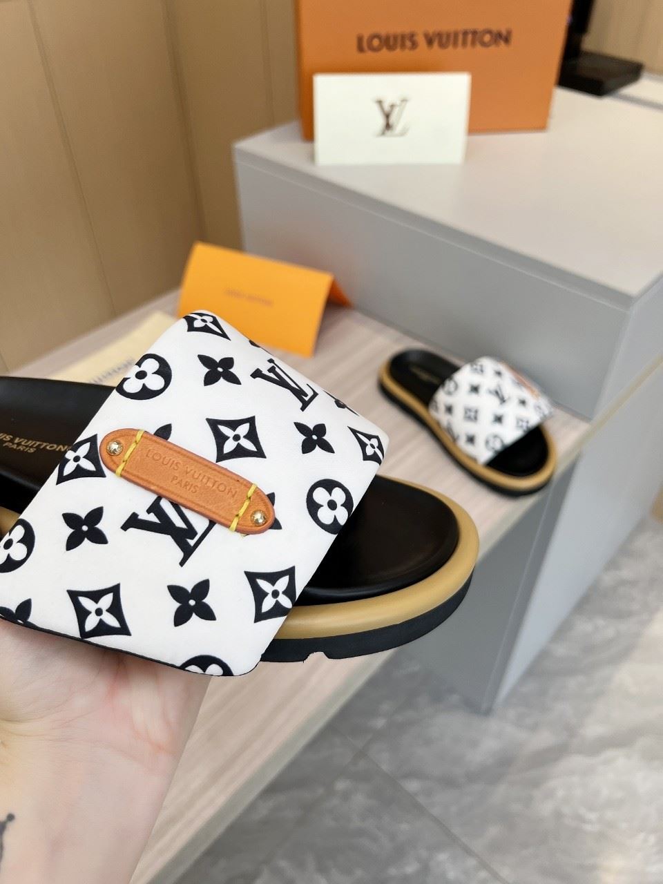 Louis Vuitton Slippers